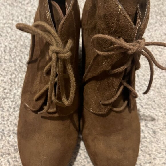 SODA DARK BROWN SUEDE WEDGE BOOTIES SZ 8.5 M - Picture 6 of 6